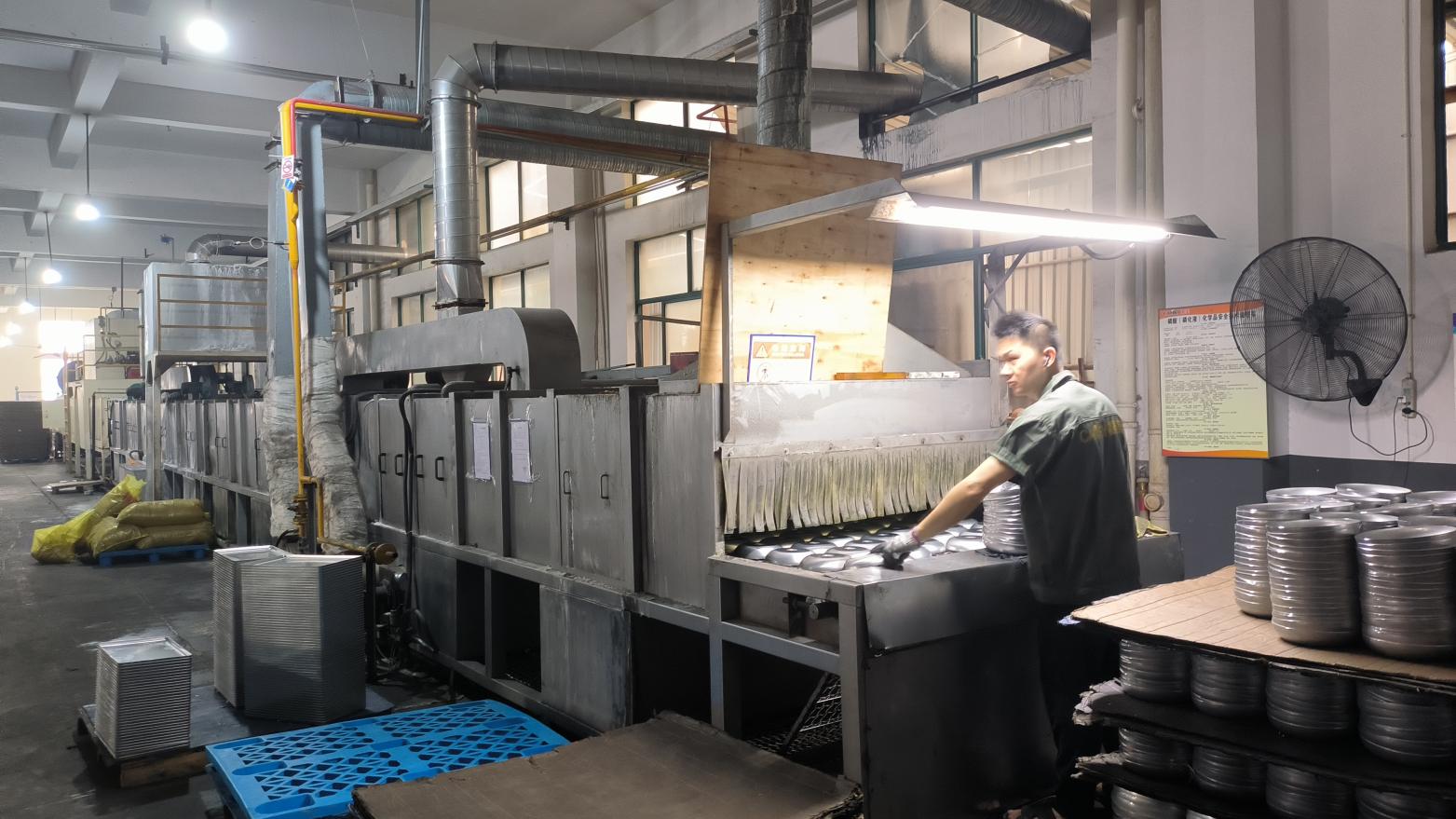 Automatic cleaning line before nonstick coating